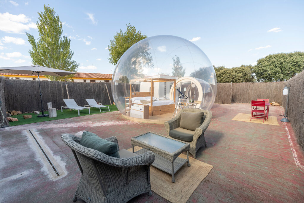 cena romantica en hotel burbuja